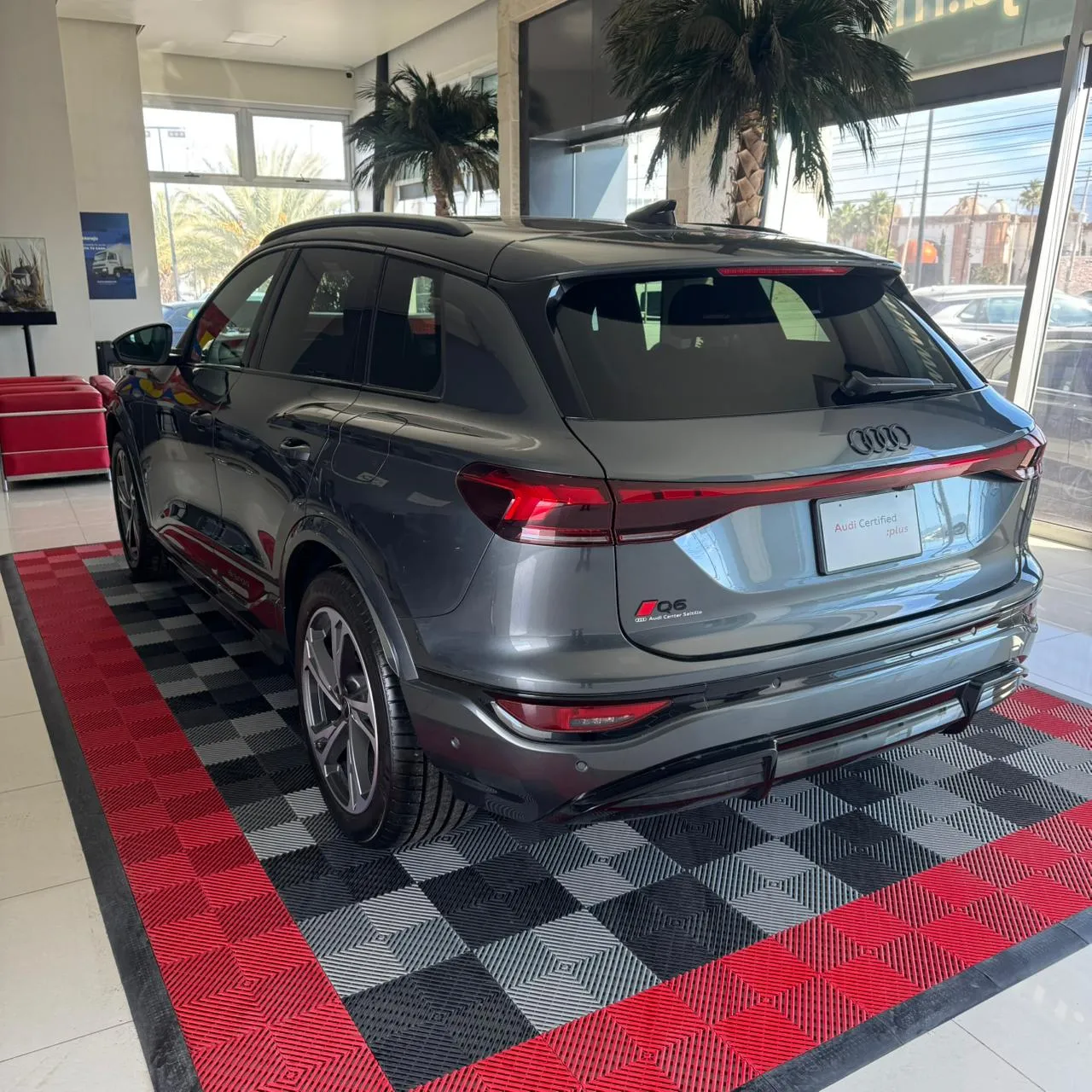 Audi Q6 SQ6 e-tron 2025, foto 3