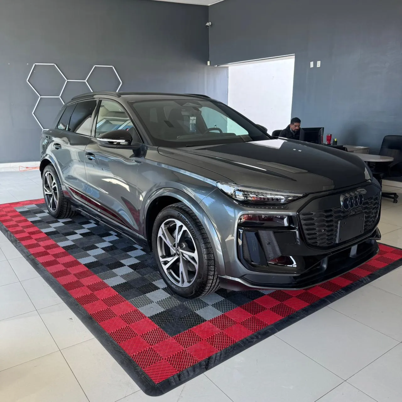 Audi Q6 SQ6 e-tron 2025, foto 7
