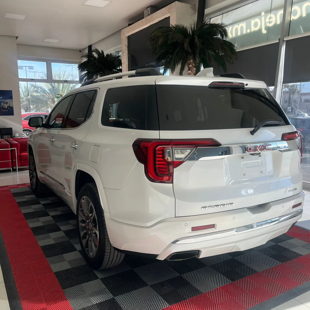 GMC Acadia Denali 2021, foto 3